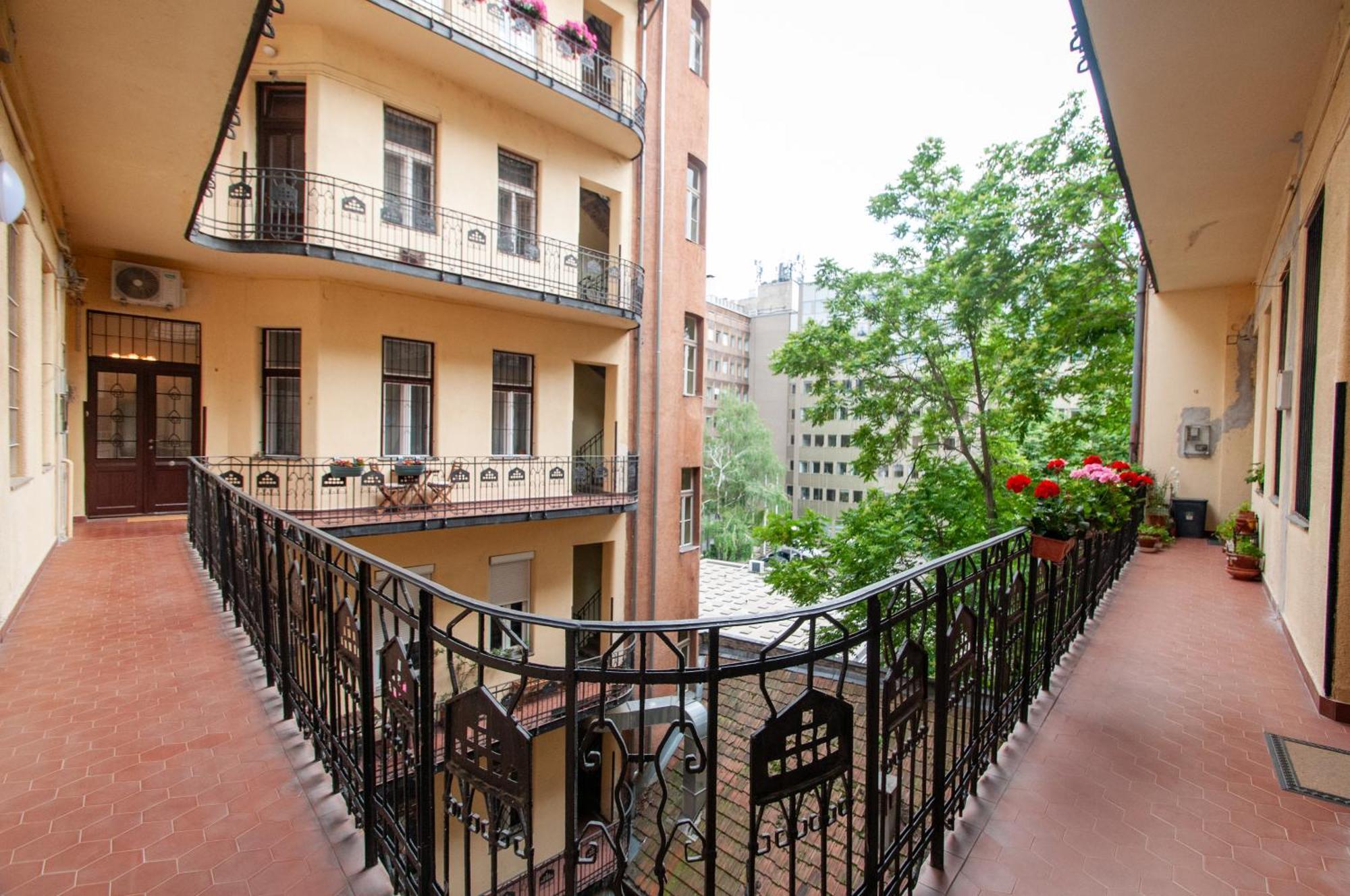 Apartment With Parliament View *